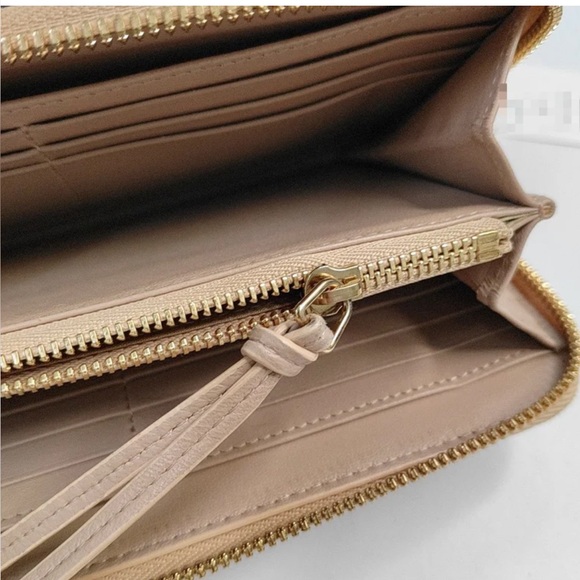 Chloe 2tone Leather Women's Wallet - Picture 2 of 8